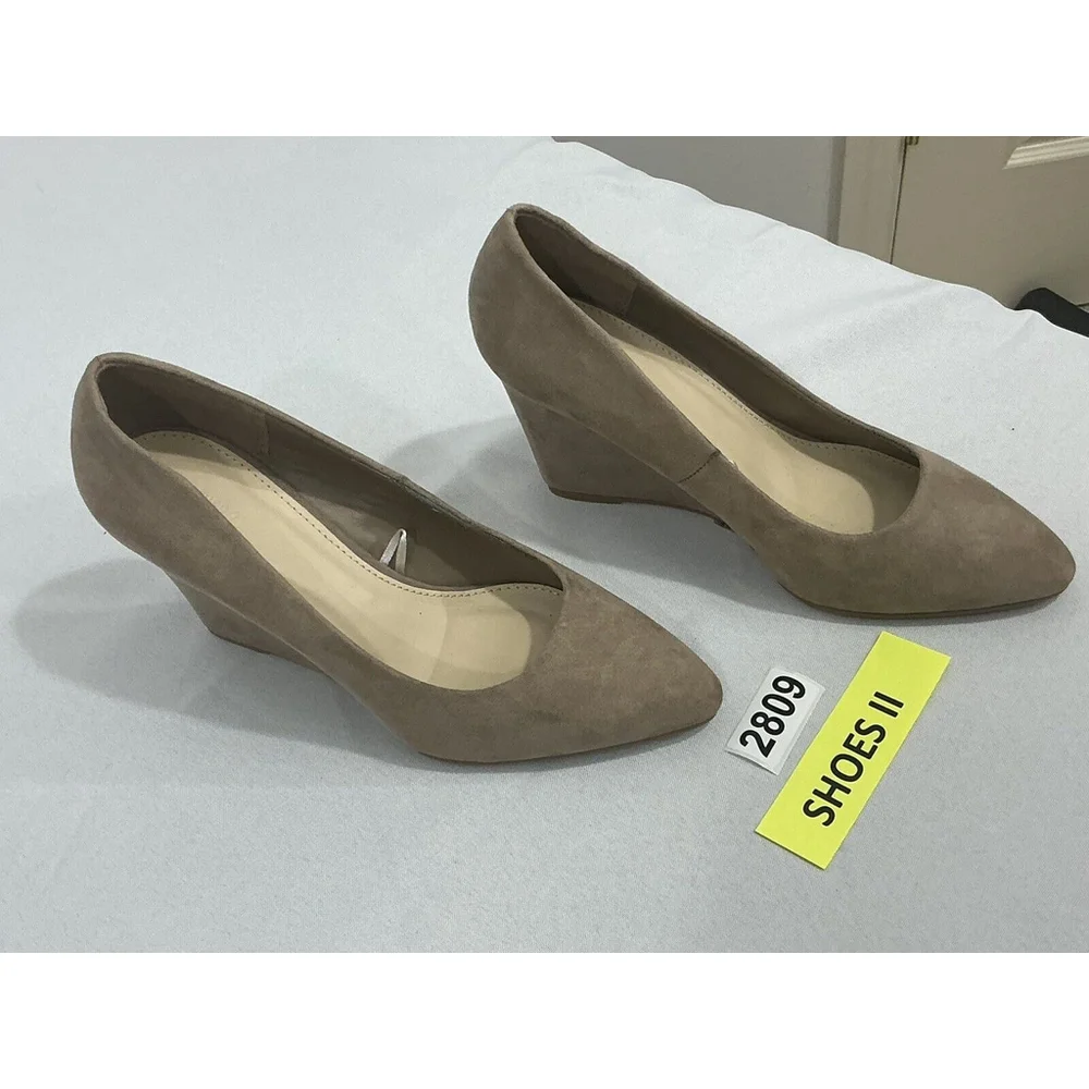 Womans Forever 21 Size 6 Slip On Tan Faux Suede Pointed Toe Wedge Shoes NWOT